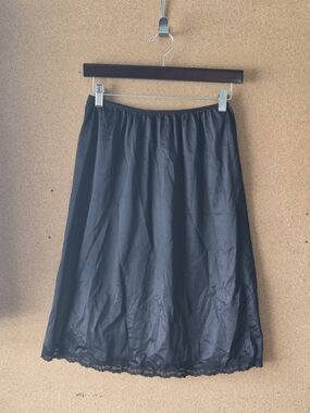 Vintage Sears “Doesn’t Slip” Nylon Slip Skirt Black Lace Hem M 27–29